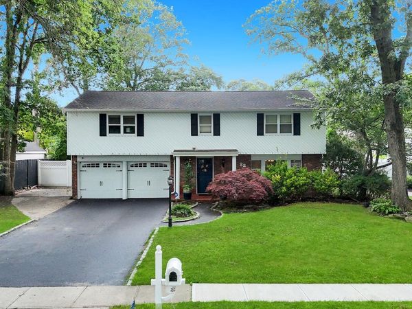 22 Cornelia Lane , Lake Grove, NY 11755
