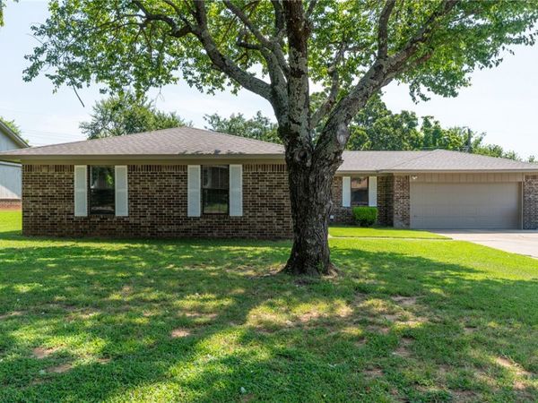 1304 Kingswood Street , Alma, AR 72921