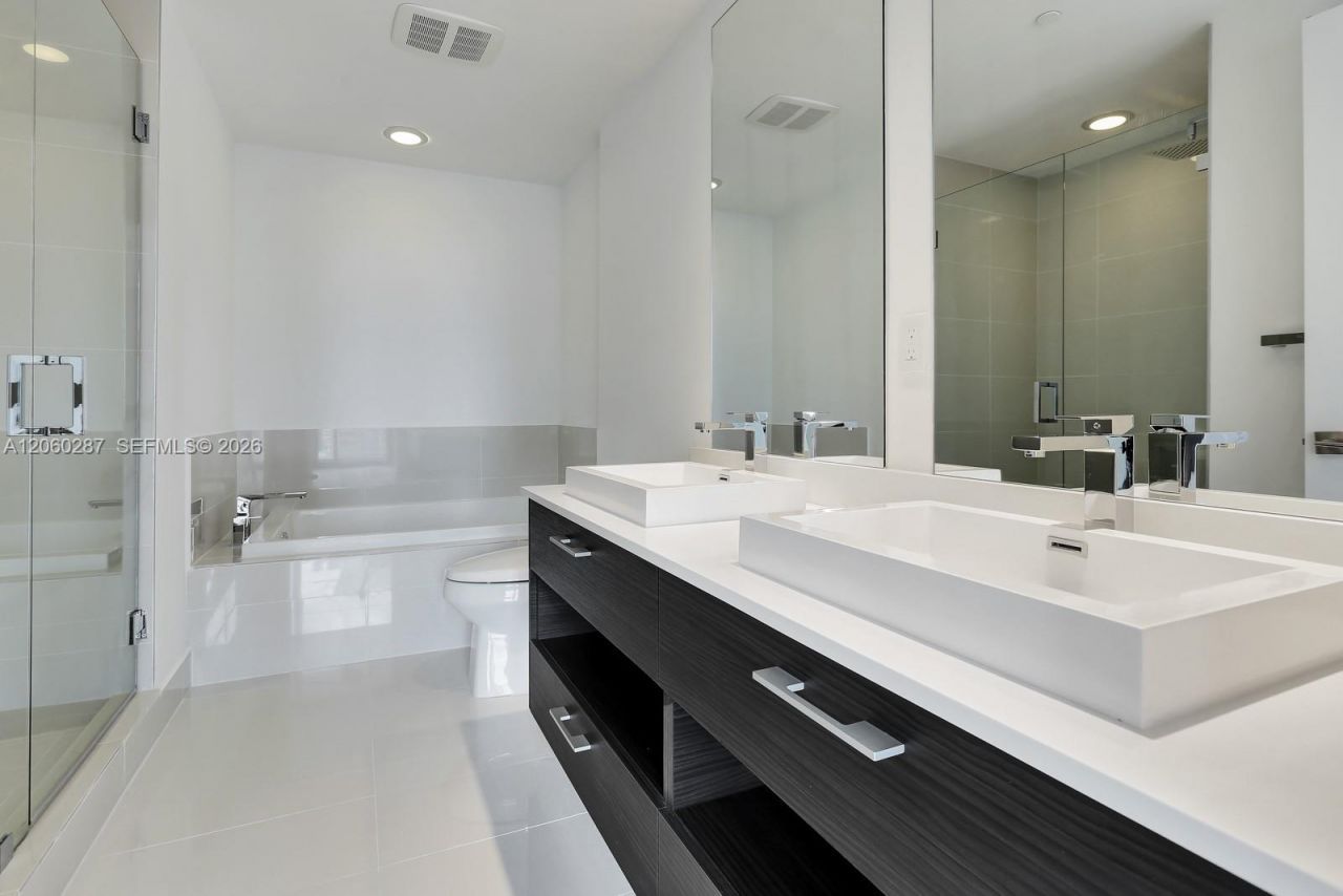 45 SW 9th St , Unit 1806, Miami, FL 33130 Photo