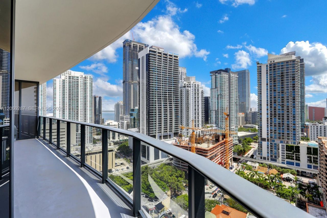 45 SW 9th St , Unit 1806, Miami, FL 33130 Photo