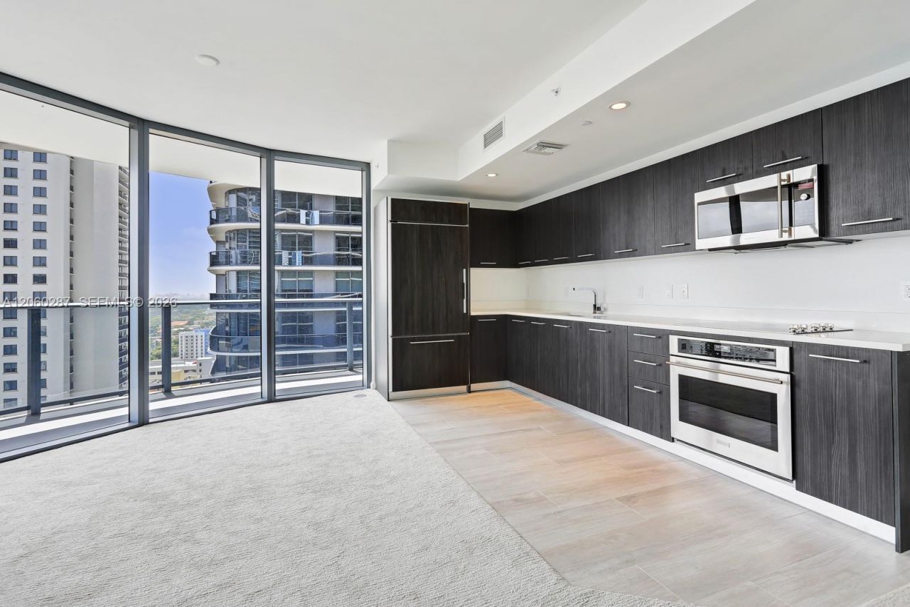 45 SW 9th St , Unit 1806, Miami, FL 33130 Photo