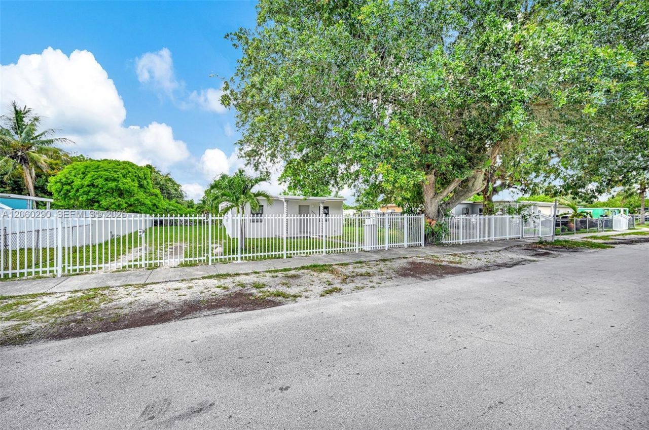 16410 NW 22nd Ct, Miami Gardens, FL 33054 Photo