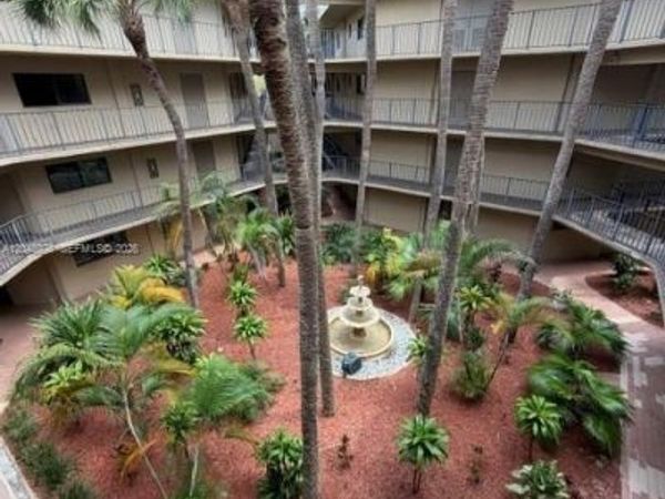 8635 NW 8th St , Unit 303, Miami, FL 33126
