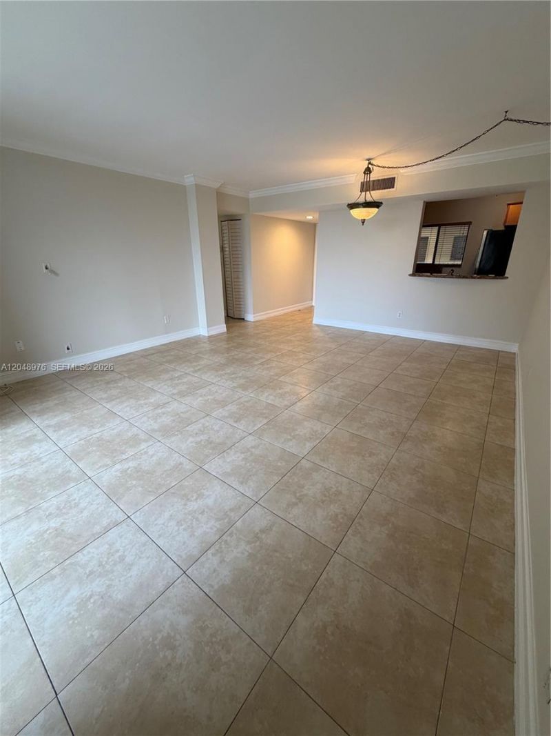 8635 NW 8th St, Unit 303, Miami, FL 33126 Photo
