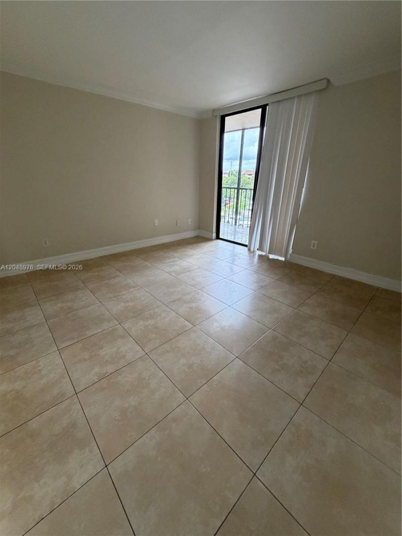 8635 NW 8th St, Unit 303, Miami, FL 33126 Photo