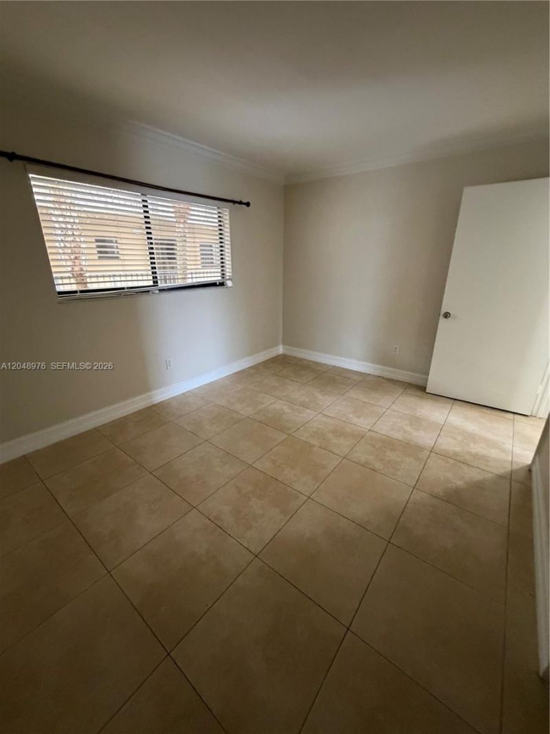 8635 NW 8th St, Unit 303, Miami, FL 33126 Photo