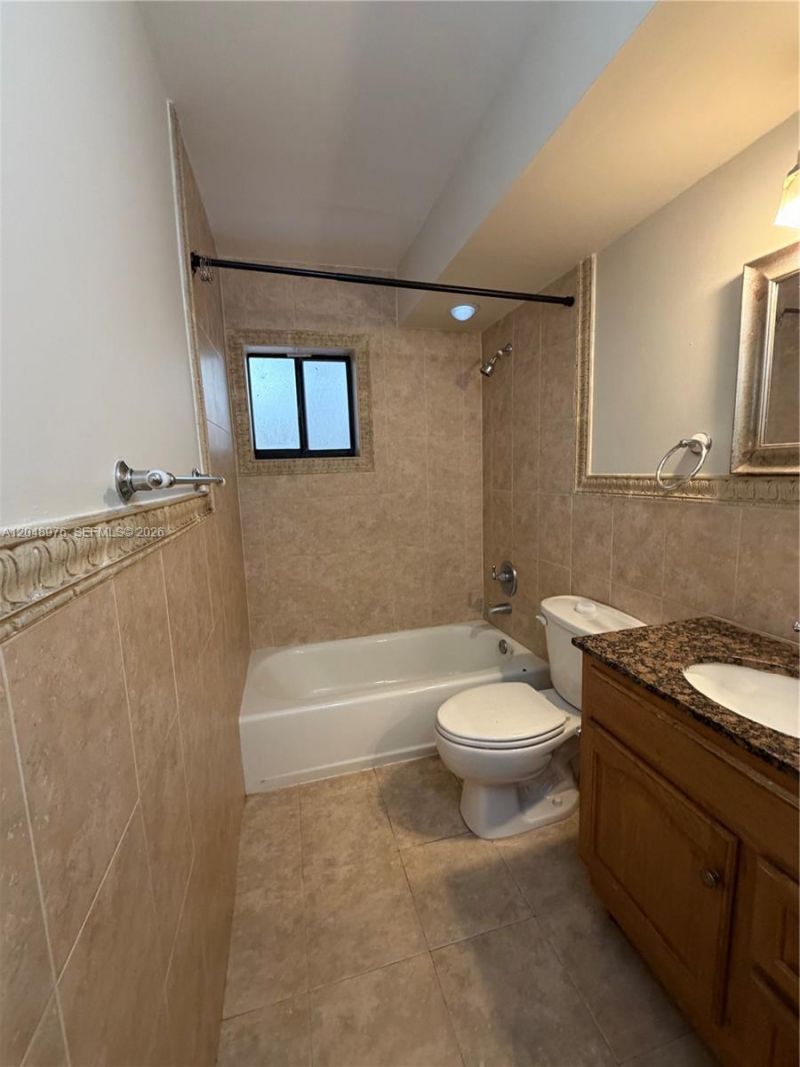 8635 NW 8th St, Unit 303, Miami, FL 33126 Photo