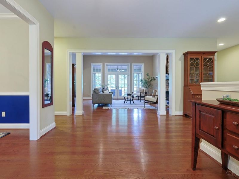 8000 Chinquapin Lane, Indian Hill, OH 45243 Photo 4