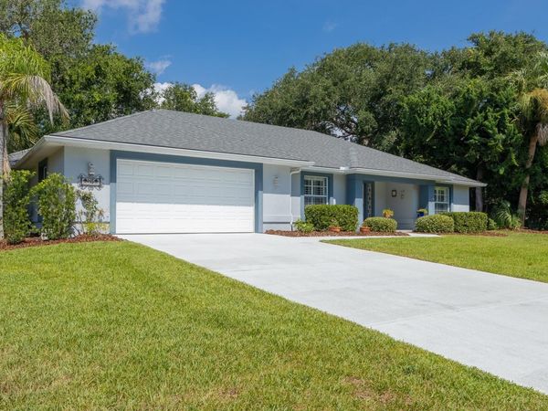 145 Whispering Oaks Cir, St Augustine, FL 32080