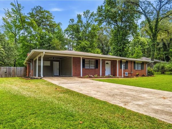 2330 LINDA Drive, Pineville, LA 71360
