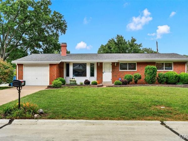 723 Woodward Drive, St Louis, MO 63125