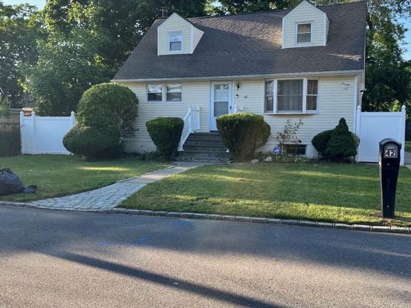 42 Benburb Street , Amityville, NY 11701