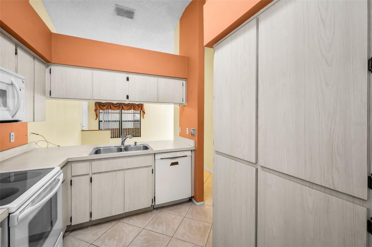 3500 Magnolia Ridge Circle, Unit 405, Palm Harbor, FL 34684 Photo