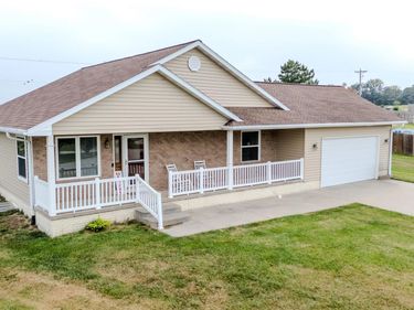 118 Snow Valley Circle, Palmyra, NE 68418