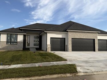 6523 S 214th Street, Elkhorn, NE 68022