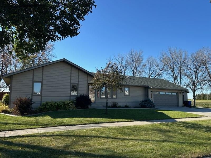 3950 10th Street N, Fargo, ND 58102 Main Photo
