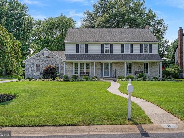 8 LOMBARDY DRIVE, WILMINGTON, DE 19803