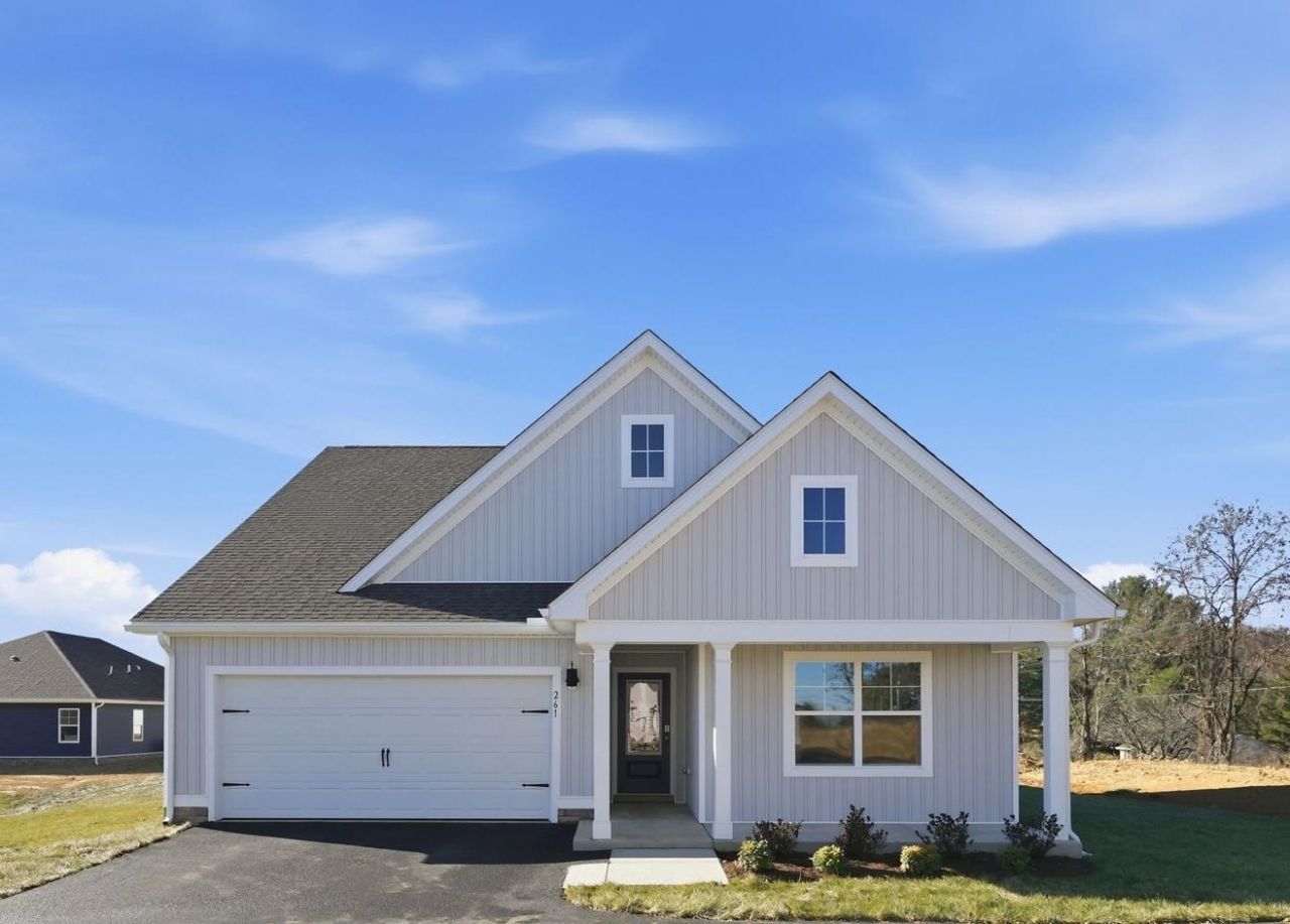 520 Summercrest Ave, Waynesboro, VA 22980 Main Photo