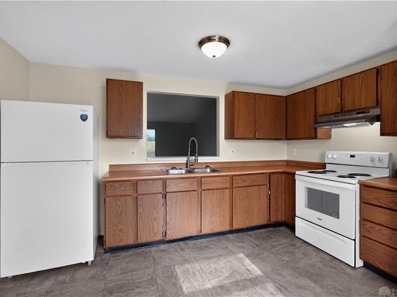 7880 Waterton Court, Dayton, OH 45426 Photo 11