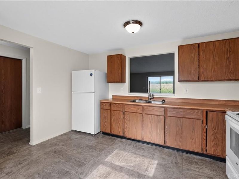 7880 Waterton Court, Dayton, OH 45426 Photo 14