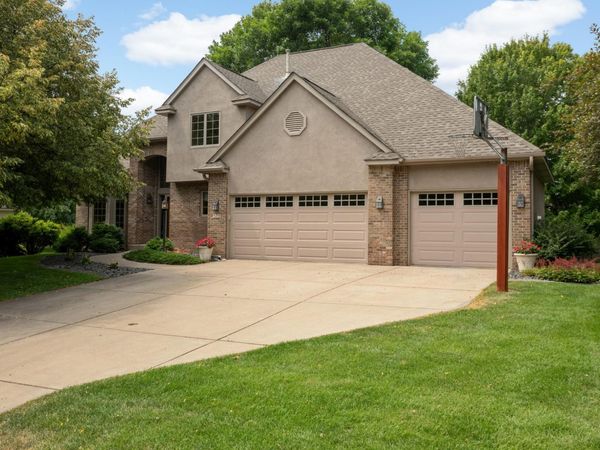 5715 Pond Drive, Shoreview, MN 55126