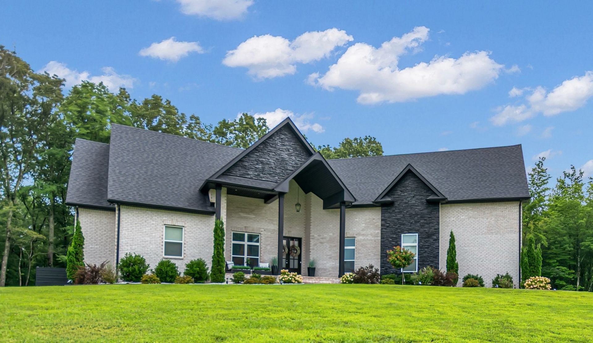 1381 Reda Drive , Clarksville, TN 37042 Main Photo