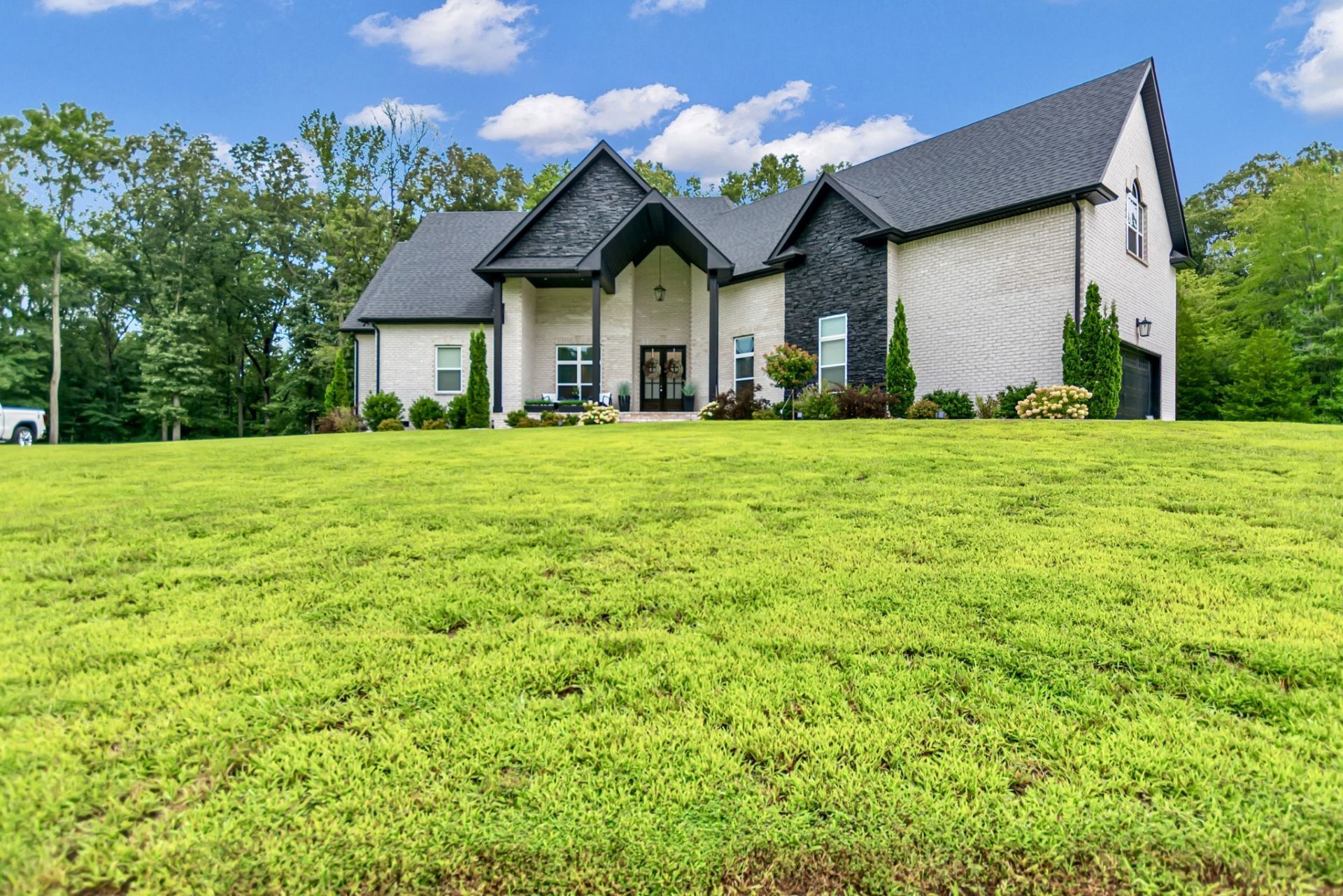 1381 Reda Drive , Clarksville, TN 37042 Main Photo