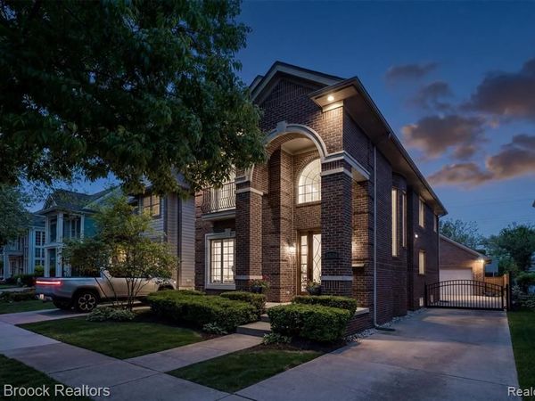 1045 Bennaville Avenue, Birmingham, MI 48009