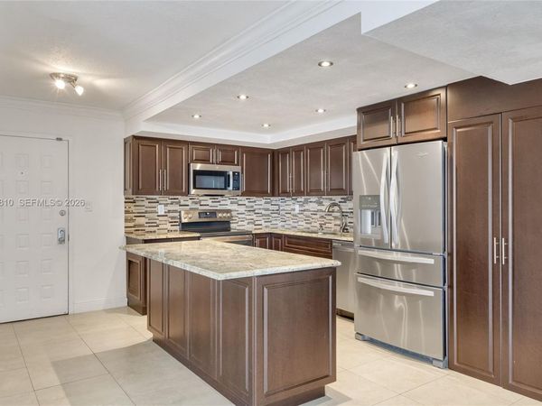 6061 Collins Ave , Unit 15D, Miami Beach, FL 33140