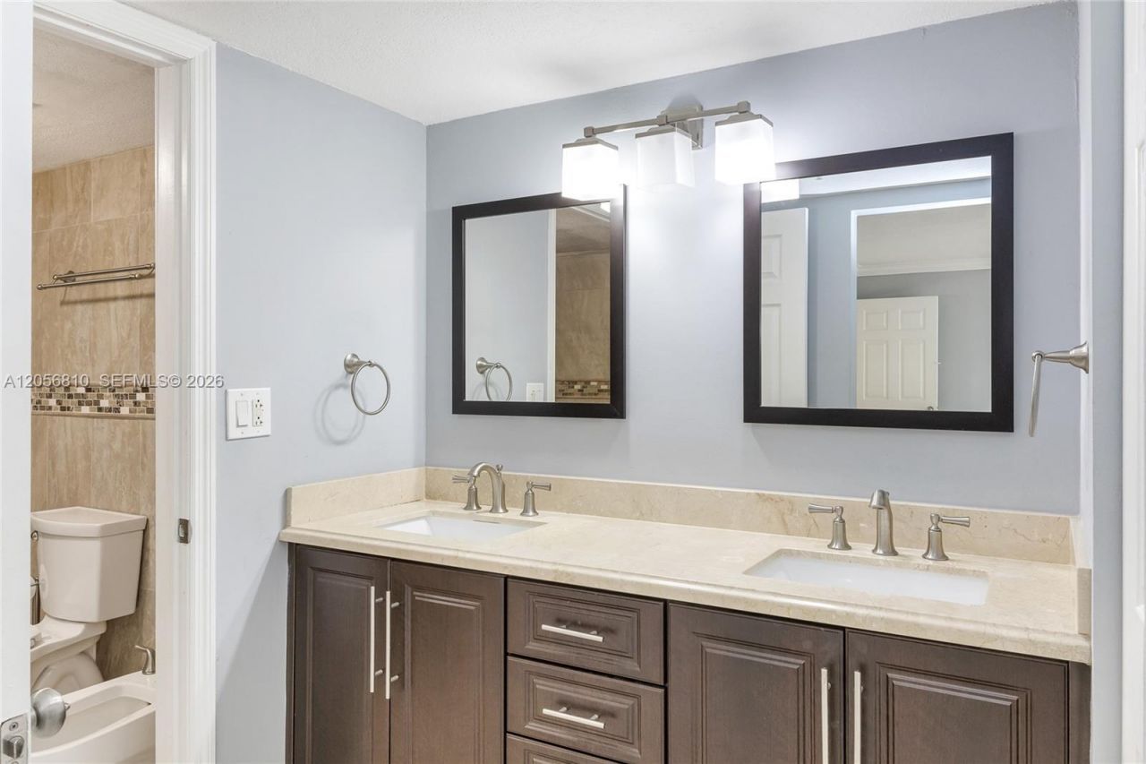 6061 Collins Ave, Unit 15D, Miami Beach, FL 33140 Photo