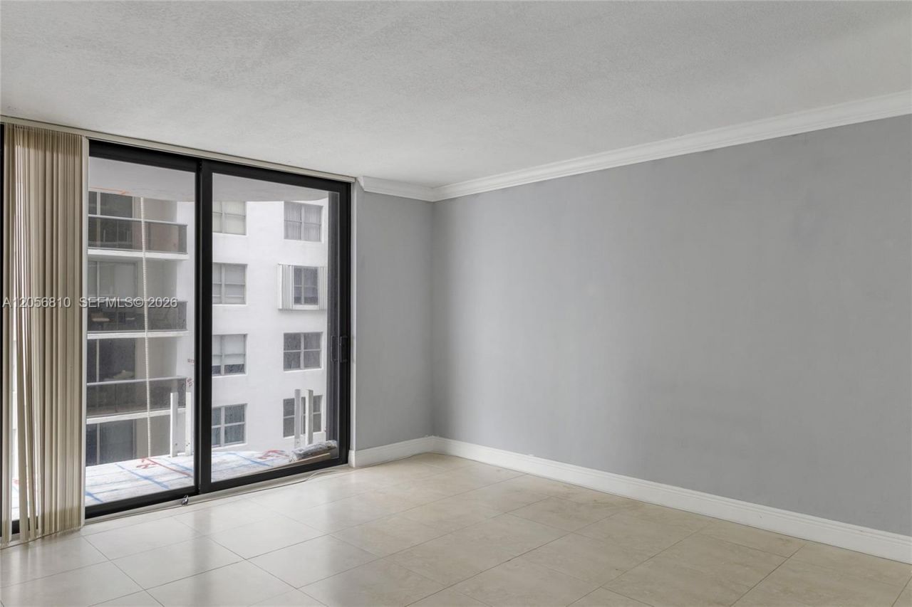 6061 Collins Ave, Unit 15D, Miami Beach, FL 33140 Photo