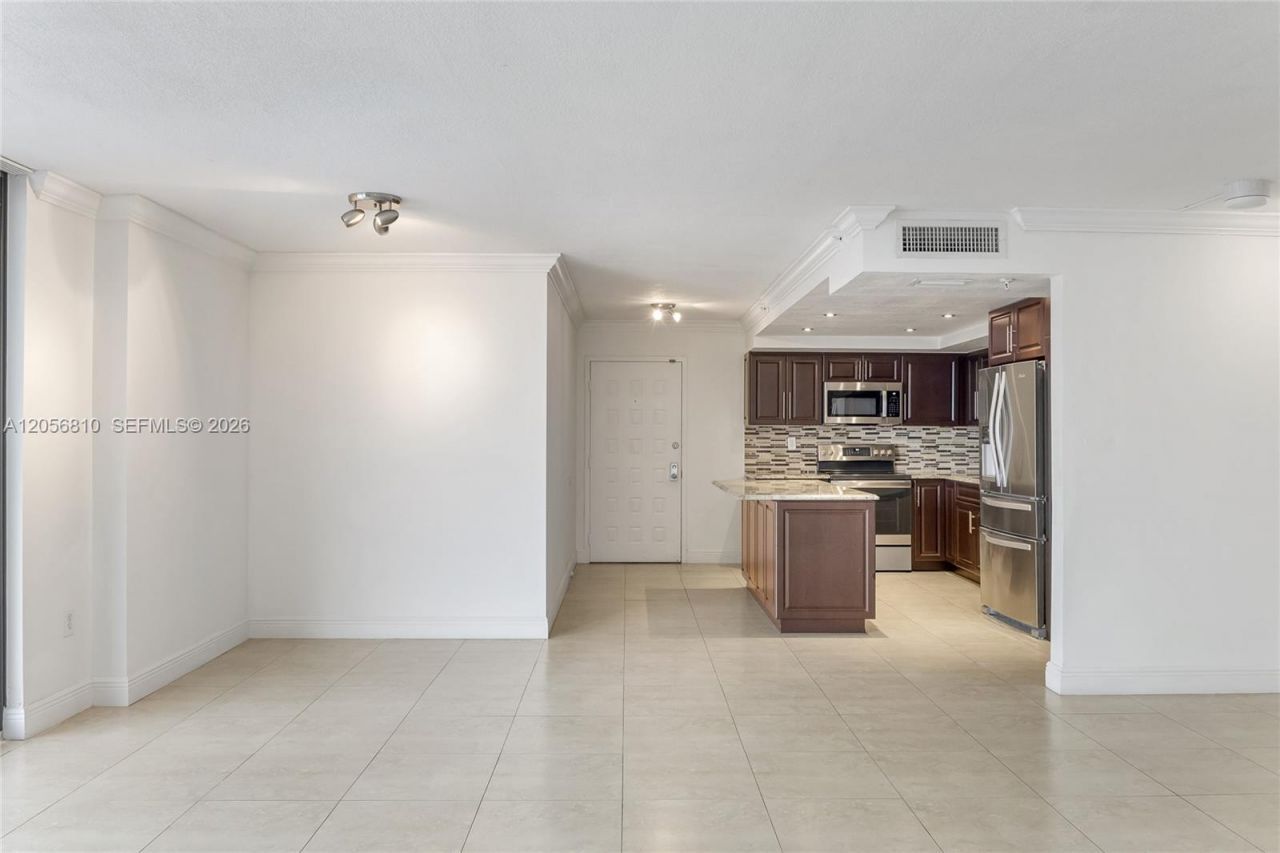 6061 Collins Ave, Unit 15D, Miami Beach, FL 33140 Photo