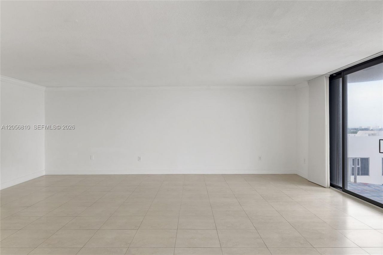 6061 Collins Ave, Unit 15D, Miami Beach, FL 33140 Photo
