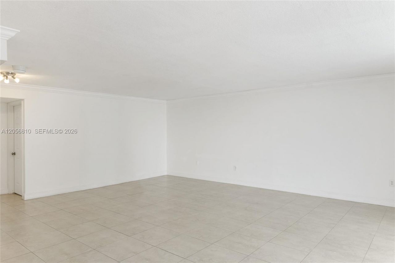 6061 Collins Ave, Unit 15D, Miami Beach, FL 33140 Photo