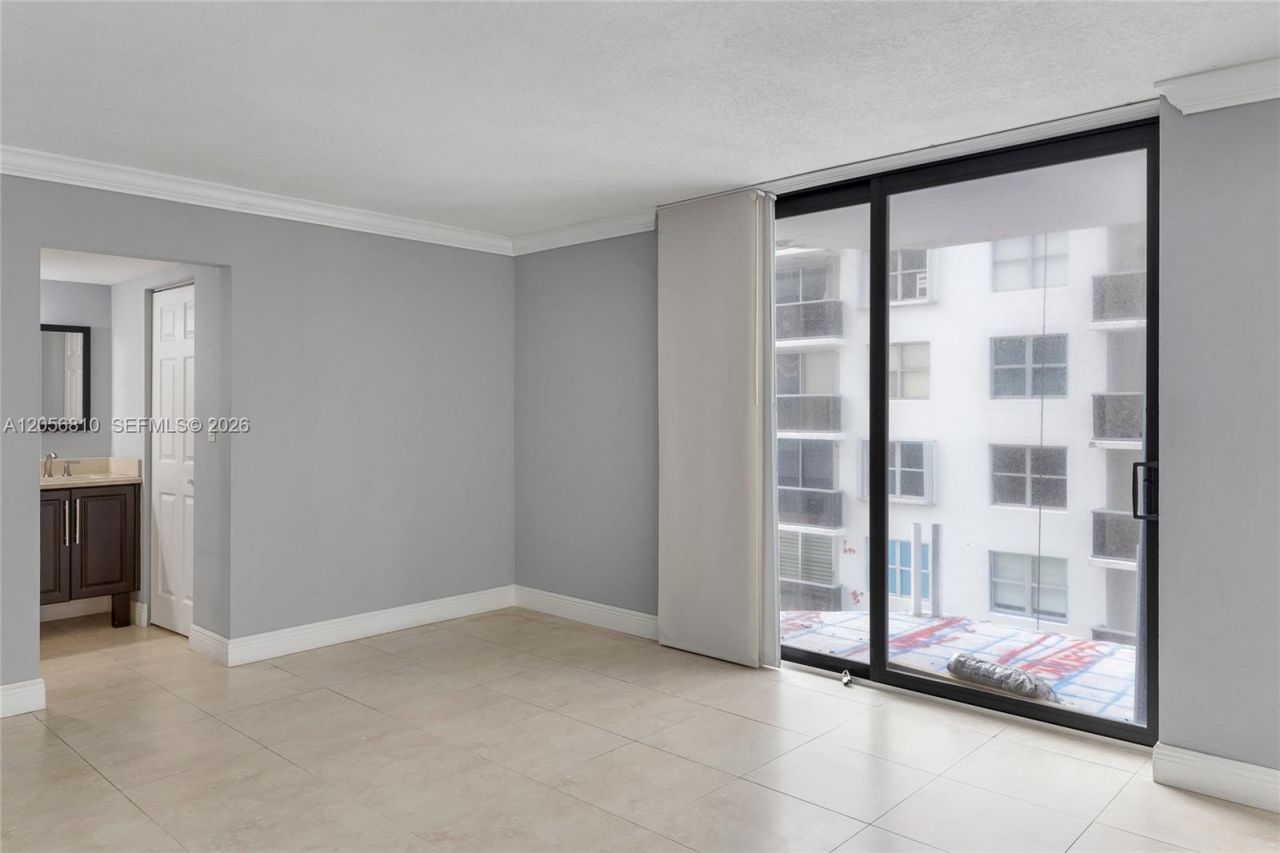 6061 Collins Ave, Unit 15D, Miami Beach, FL 33140 Photo