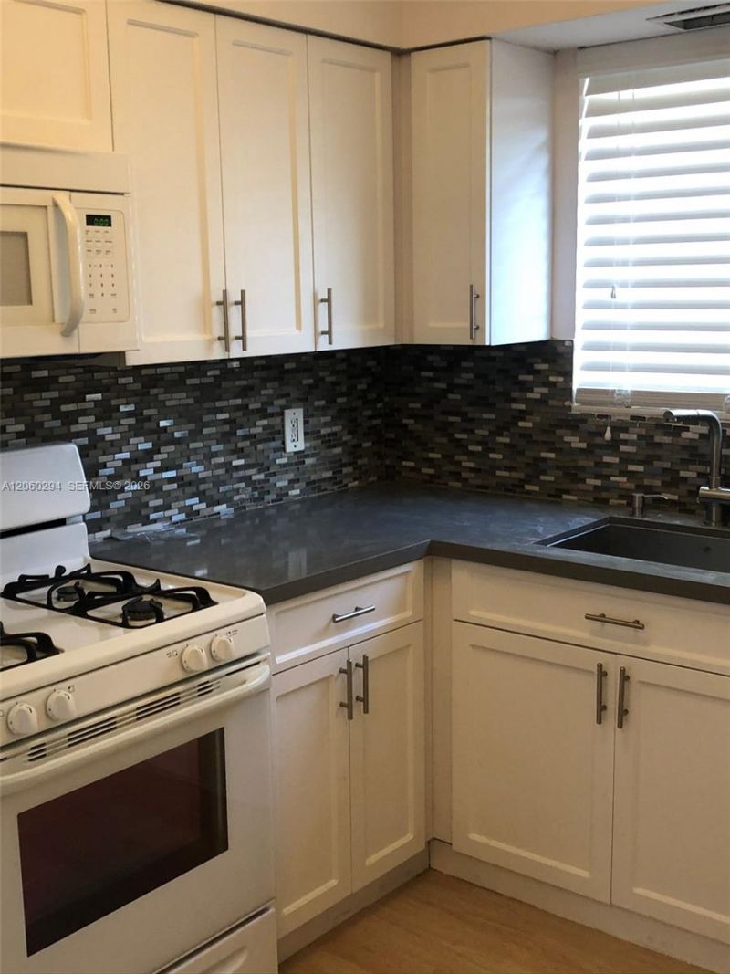 158 Ocean Dr , Unit 206, Miami Beach, FL 33139 Photo