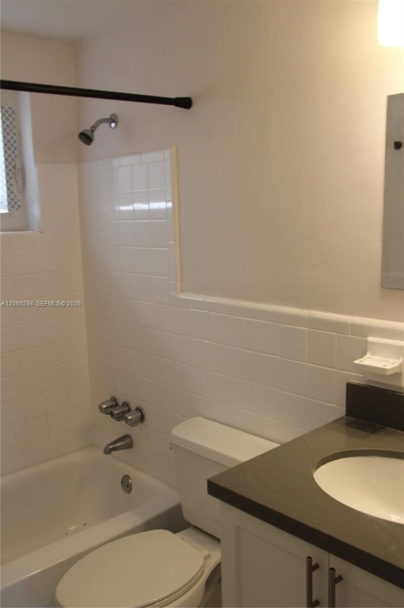 158 Ocean Dr , Unit 206, Miami Beach, FL 33139 Photo