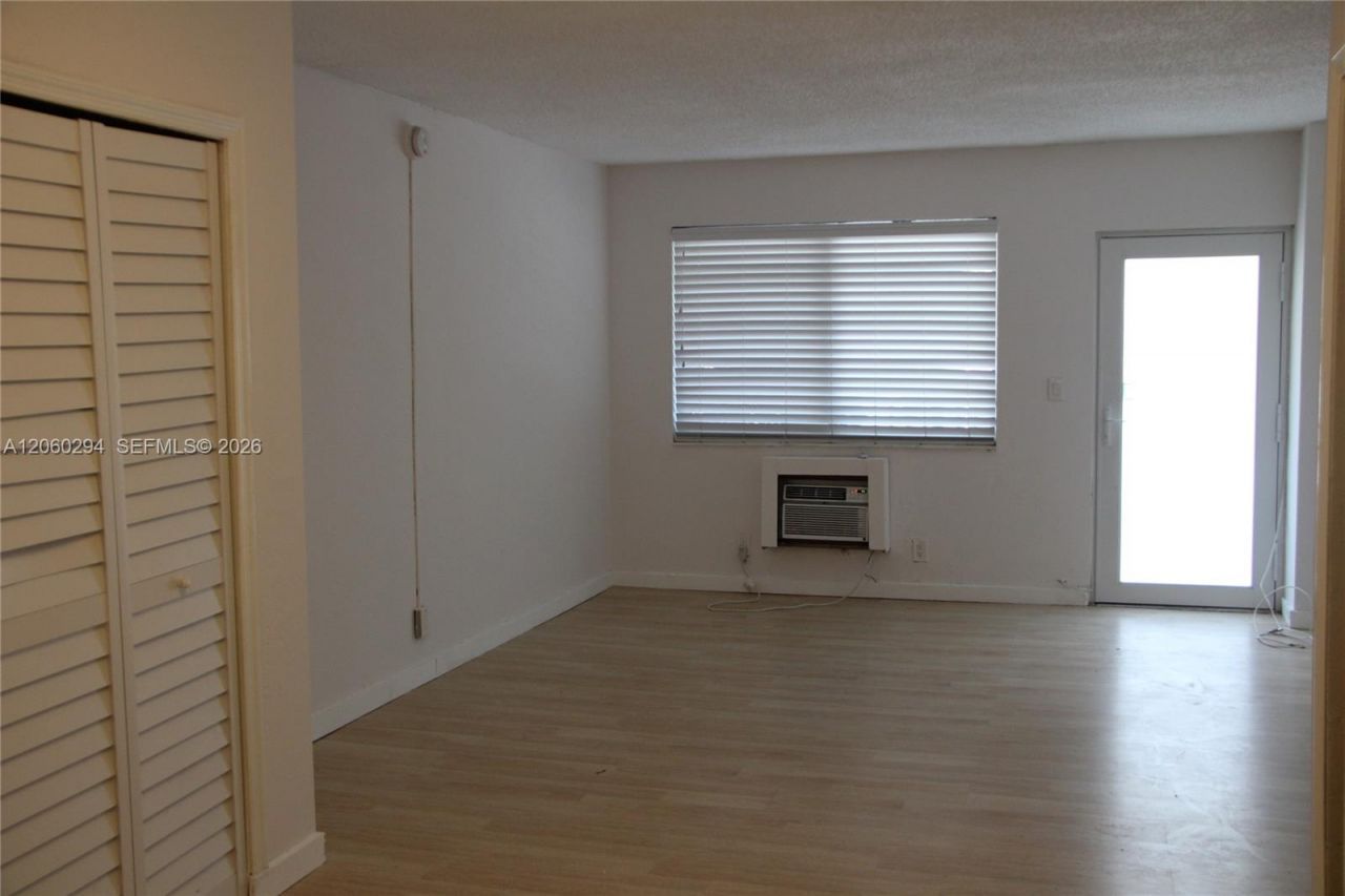 158 Ocean Dr , Unit 206, Miami Beach, FL 33139 Photo