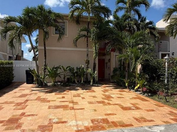 10960 SW 25th St , Miami, FL 33165