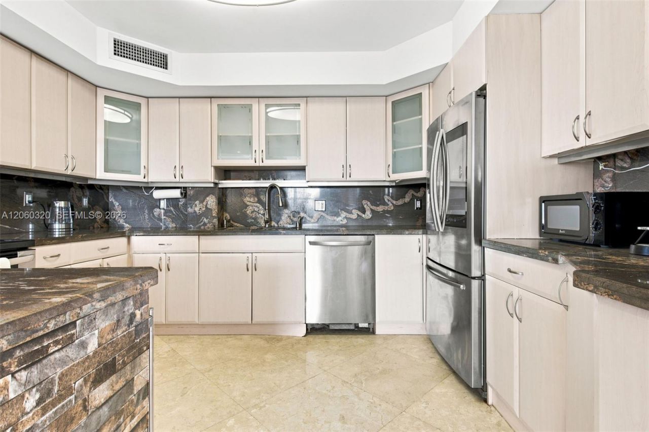 500 Bayview Dr, Unit 2121, Sunny Isles Beach, FL 33160 Photo