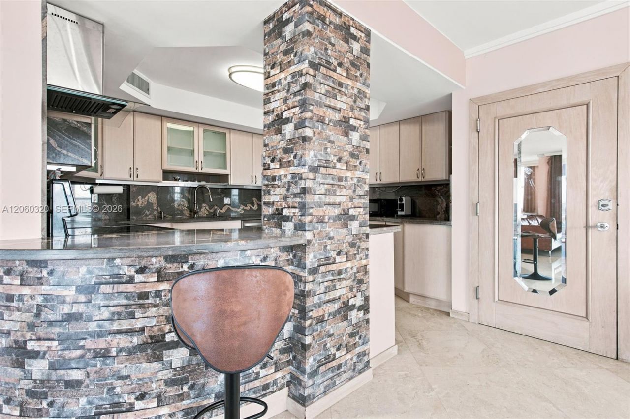 500 Bayview Dr, Unit 2121, Sunny Isles Beach, FL 33160 Photo