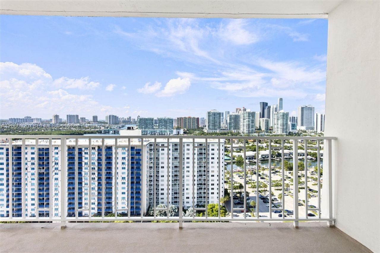 500 Bayview Dr, Unit 2121, Sunny Isles Beach, FL 33160 Photo