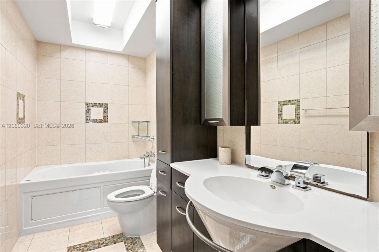 500 Bayview Dr, Unit 2121, Sunny Isles Beach, FL 33160 Photo