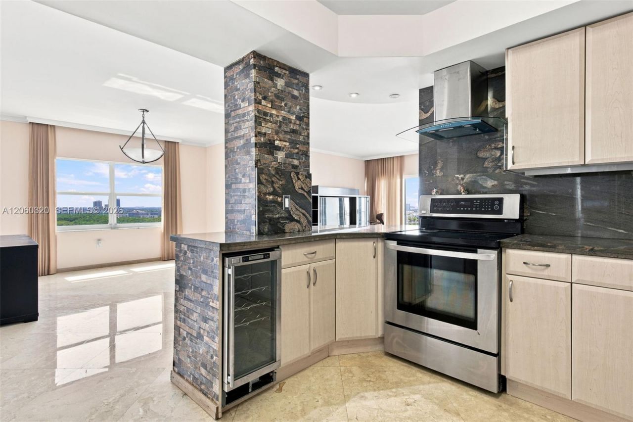 500 Bayview Dr, Unit 2121, Sunny Isles Beach, FL 33160 Photo