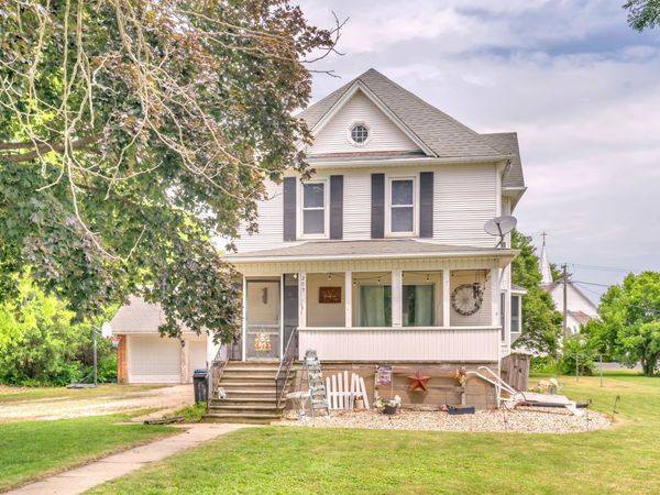 209 E Main Street , Reddick, IL 60961