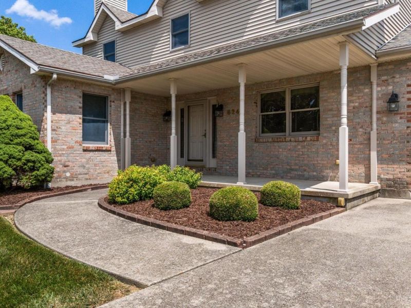 824 Kelly Drive, Wilmington, OH 45177 Photo 2