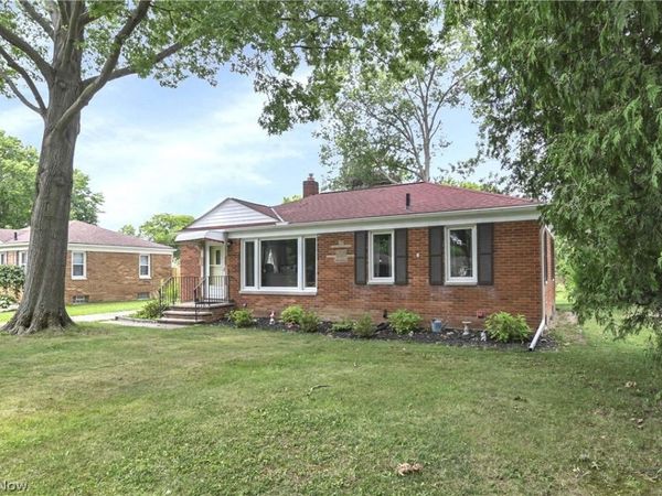37636 Lake Drive , Avon, OH 44011