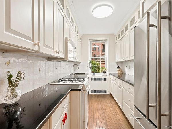 949 Palmer Road, Unit 1R, Bronxville, NY 10708
