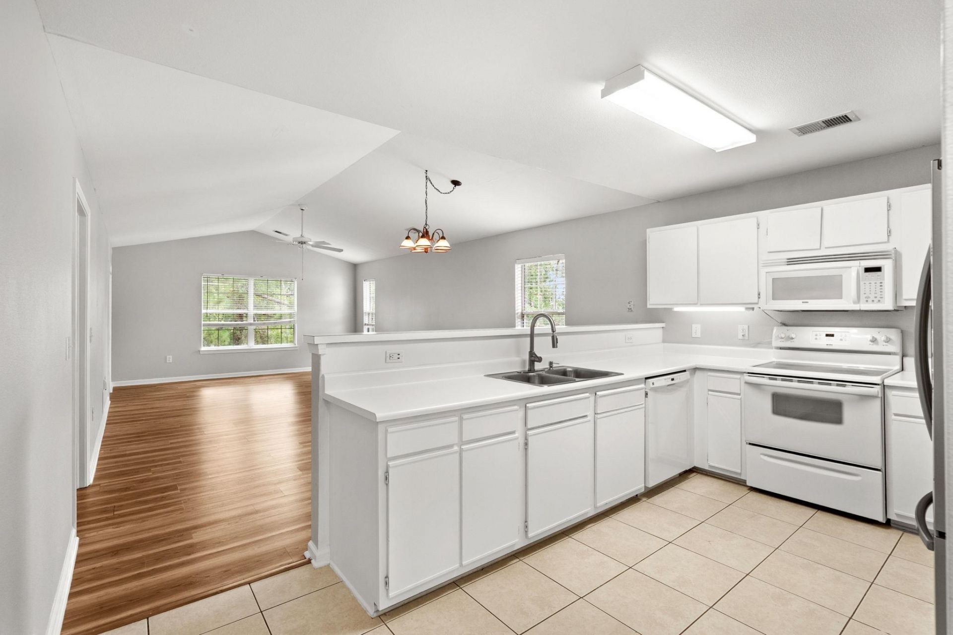 1208 River Oaks Dr.  Photo 6