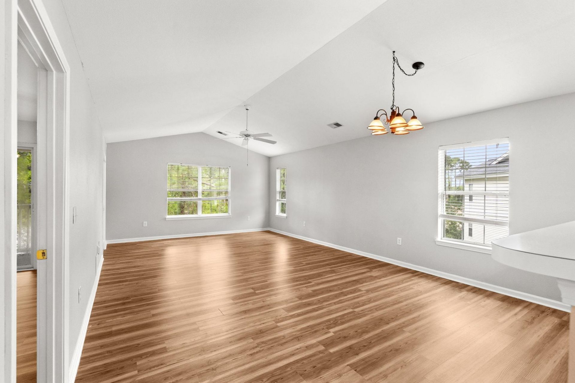 1208 River Oaks Dr.  Photo 7